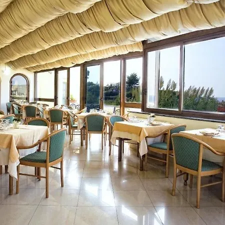 Hibiscus Hotel 3*